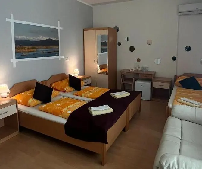 اتاق استاندارد سه نفره, Apartments Furman   Self Check In