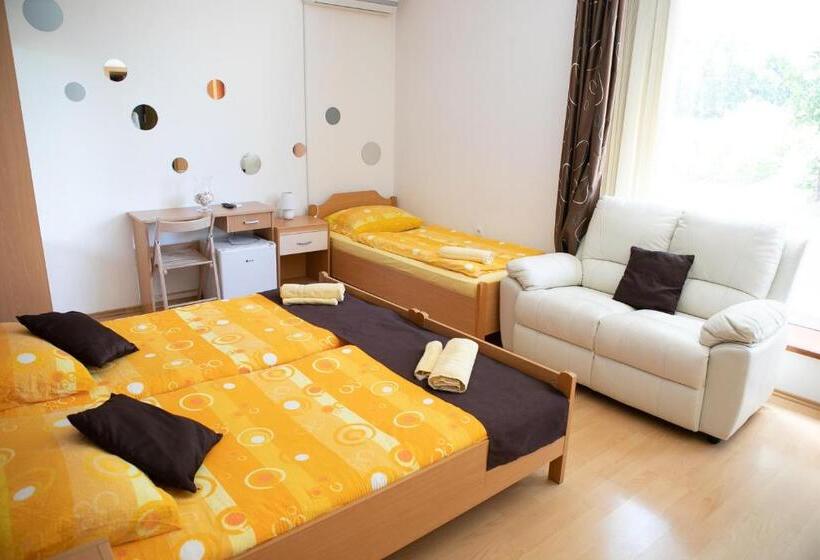 اتاق استاندارد سه نفره, Apartments Furman Self Check In