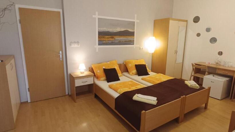 اتاق استاندارد سه نفره, Apartments Furman Self Check In