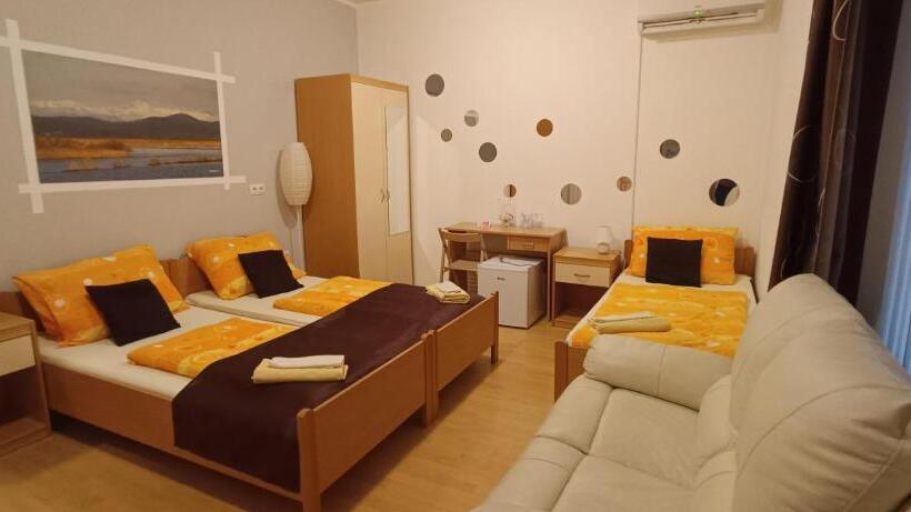 اتاق استاندارد سه نفره, Apartments Furman Self Check In