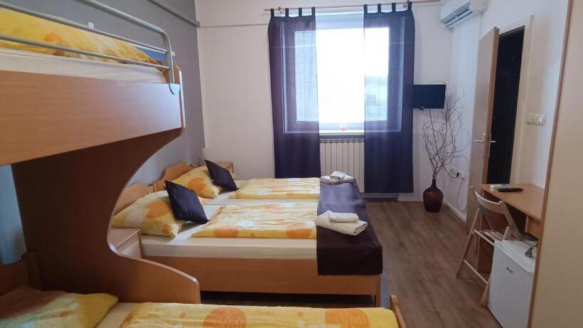 اتاق استاندارد چهار تخته, Apartments Furman Self Check In