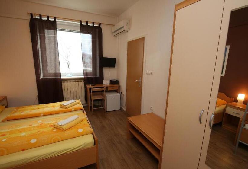 اتاق استاندارد چهار تخته, Apartments Furman Self Check In