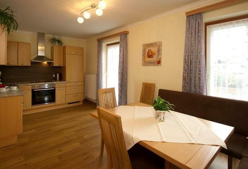 דירת חדר, Haus Martina