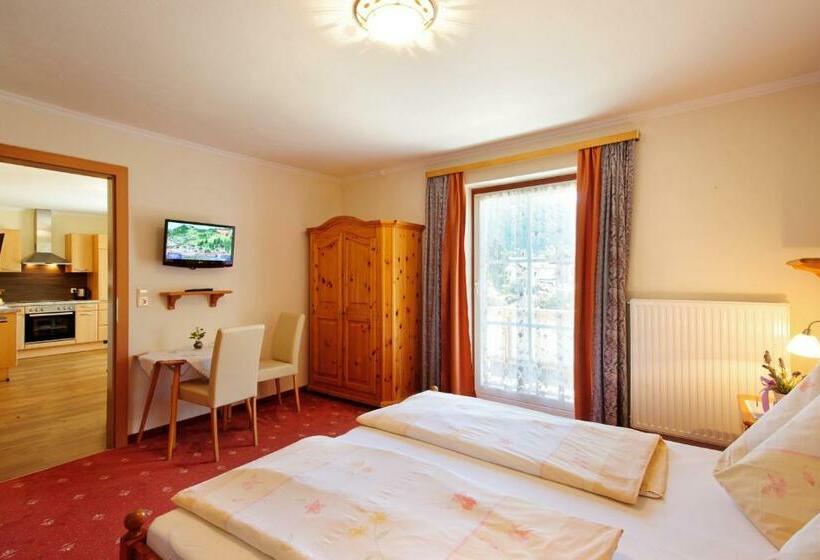 דירת חדר, Haus Martina