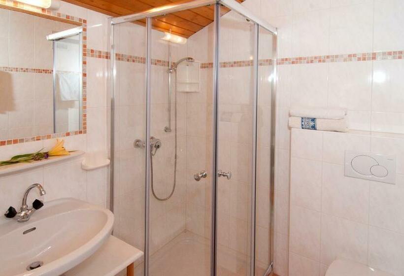 דירת חדר, Haus Martina