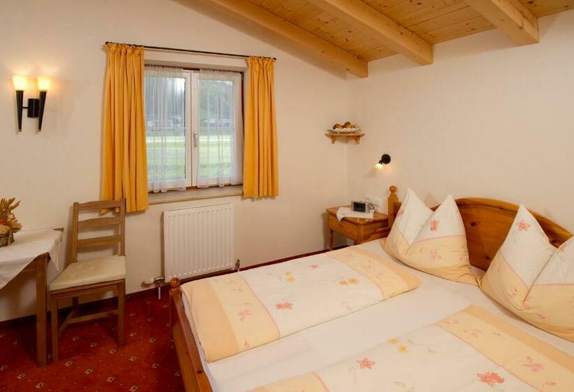 דירת חדר, Haus Martina