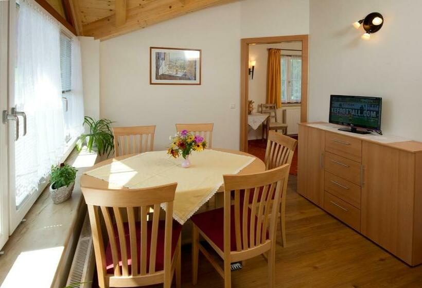 דירת חדר, Haus Martina