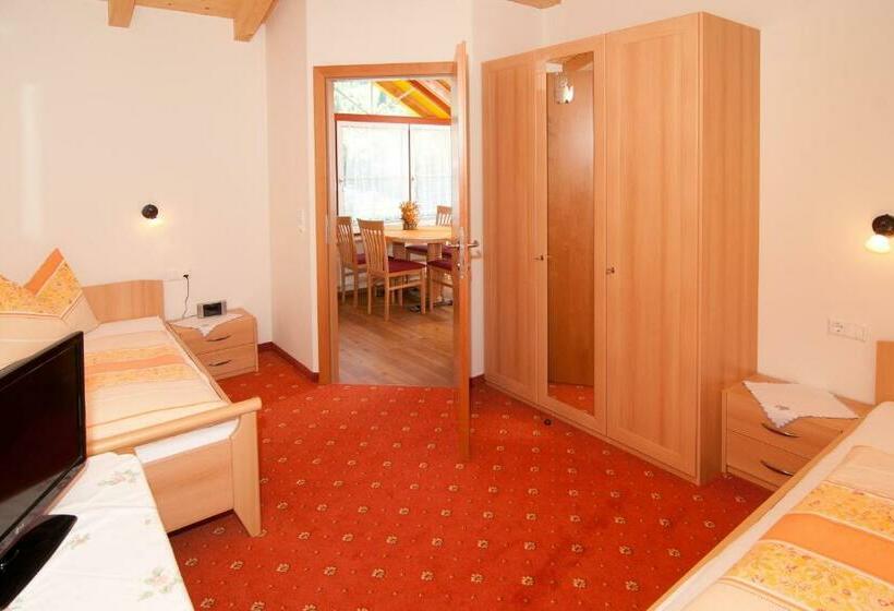 דירת חדר, Haus Martina