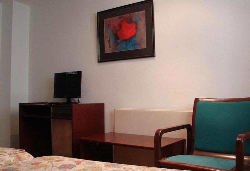 Номер Стандарт, Hostal Del Ripollès