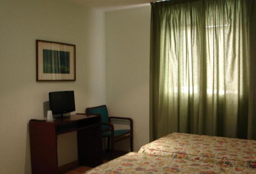 חדר סטנדרט לשלושה, Hostal Del Ripollès