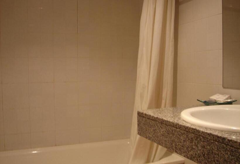 חדר סטנדרט לשלושה, Hostal Del Ripollès