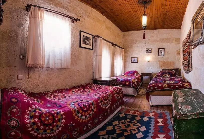 スタンダードトリプルルーム, Kirkit