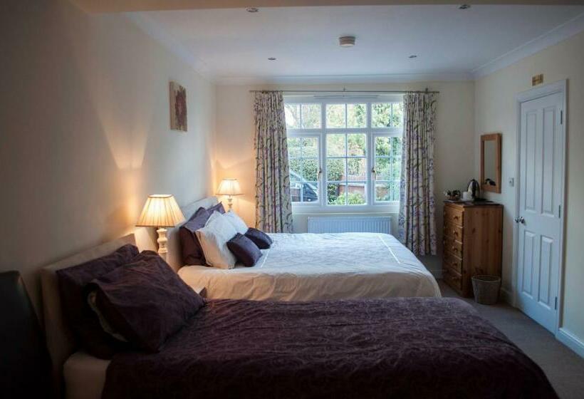 패밀리 룸, Leverton House