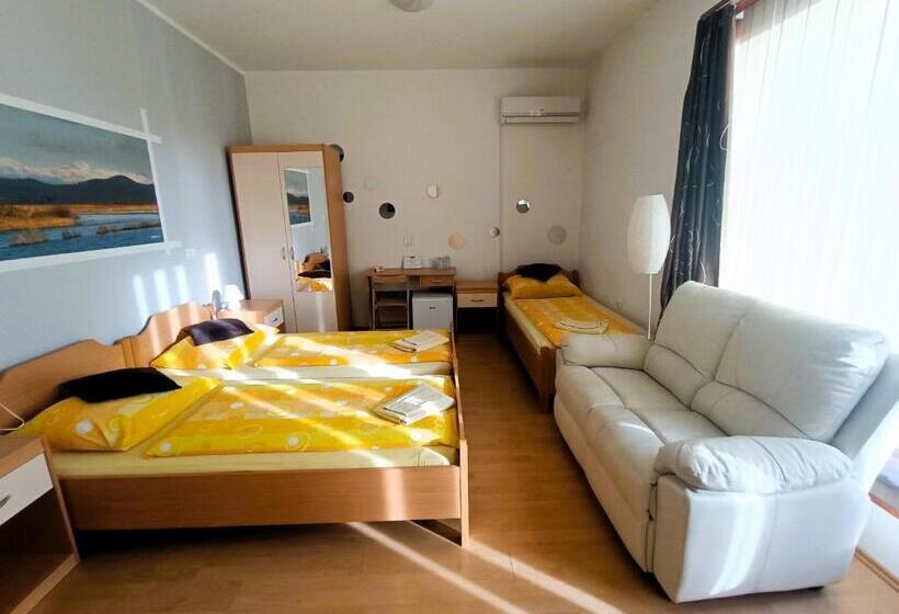 اتاق استاندارد سه نفره, Apartments Furman Self Check In