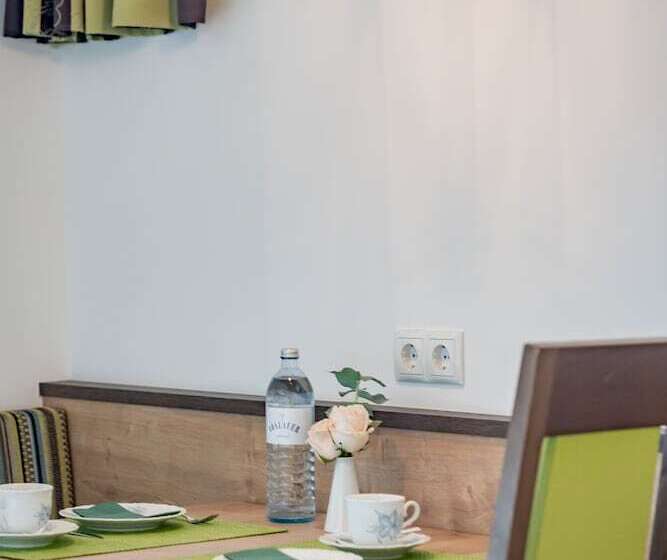 スタンダードスタジオ, Viktoria Sölden