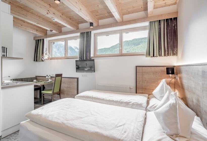 スタンダードスタジオ, Viktoria Sölden