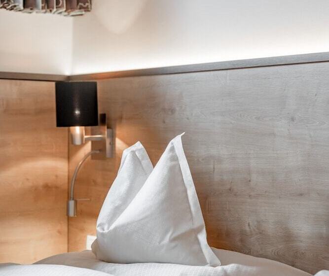 スタンダードスタジオ, Viktoria Sölden