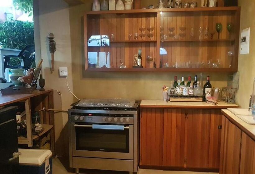 اتاق استاندارد با چشم‌انداز استخر, Villa Vista Guest House