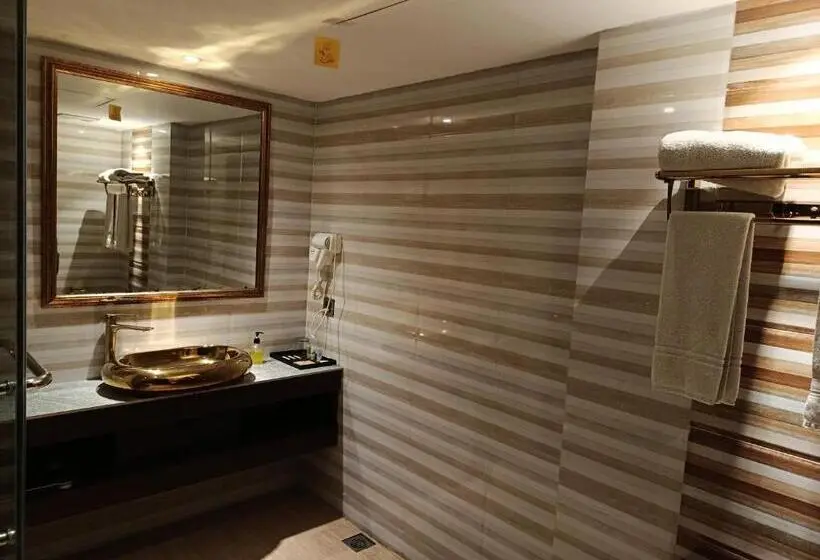 سوییت جونیور, X Rajshahi