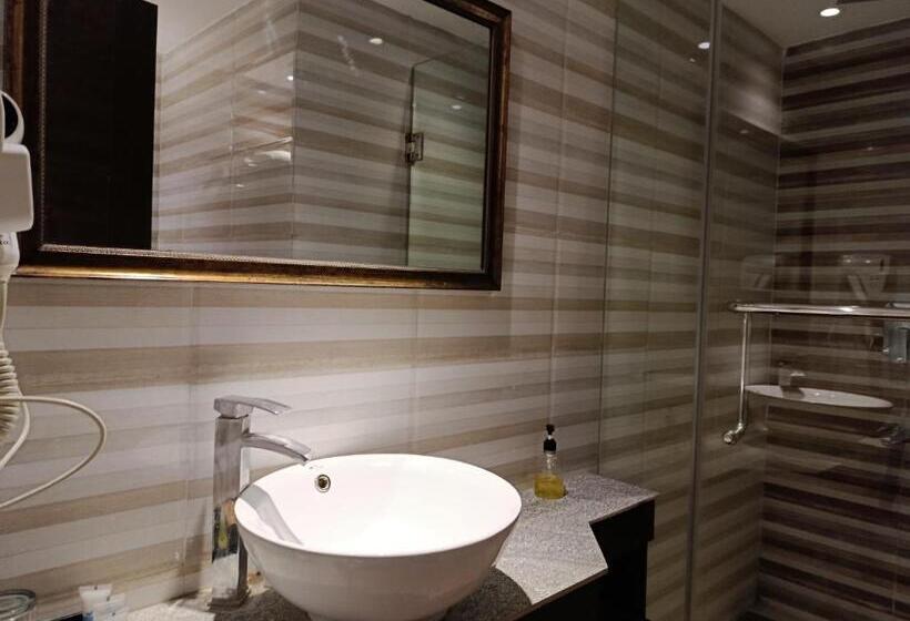 اتاق اکونومی یک تخته, X Rajshahi