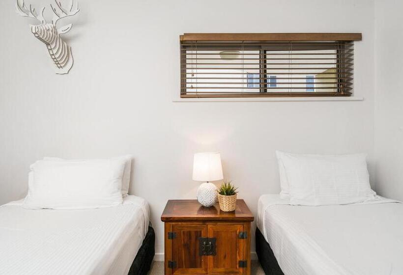 2 Bedrooms Apartment River View, Grandview Apartments