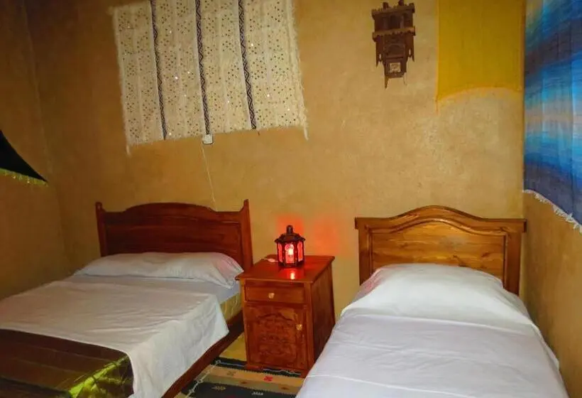اتاق استاندارد چهار تخته, Hôtel Riad Tadarte Familier