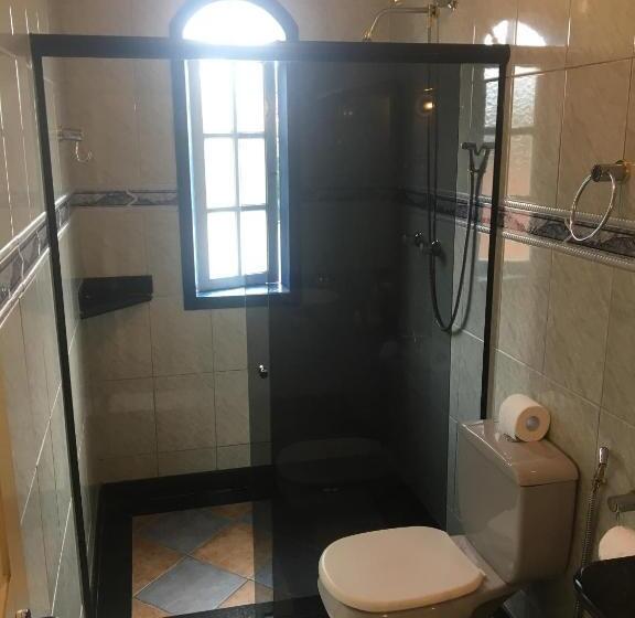 Номер Deluxe, Abigail Condé