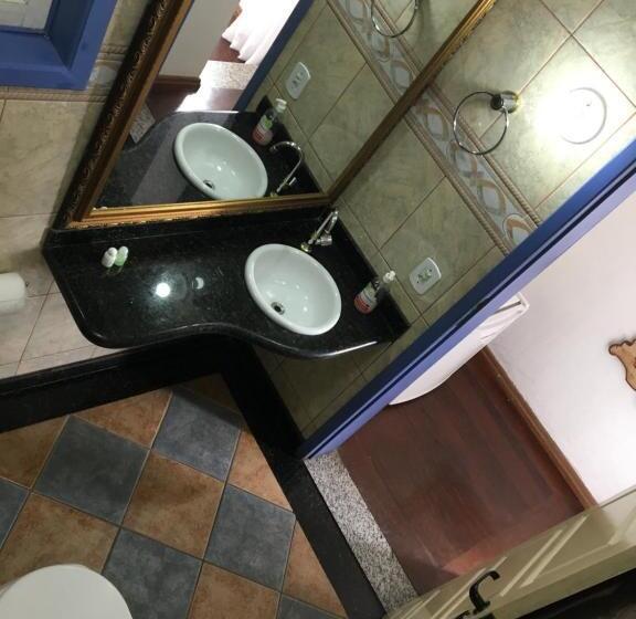 Номер Deluxe, Abigail Condé