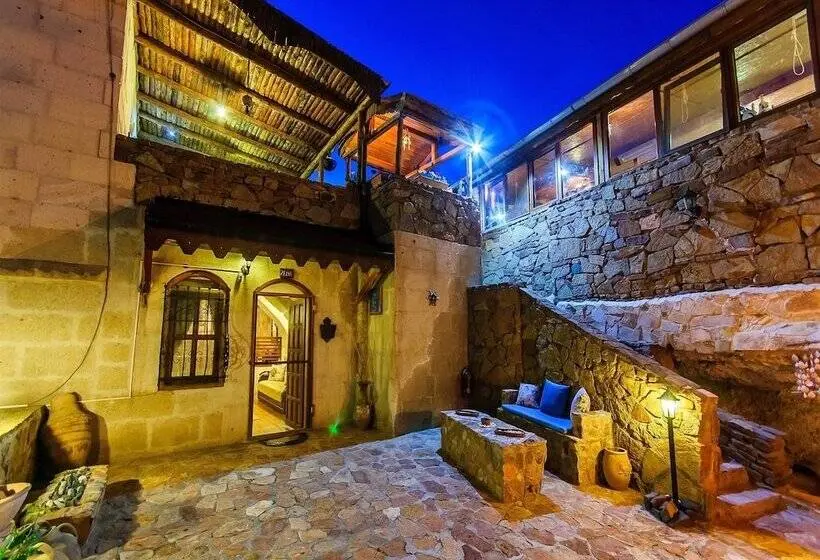 デラックスルーム, Adanos Konuk Evi