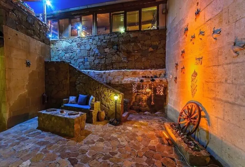 デラックスルーム, Adanos Konuk Evi