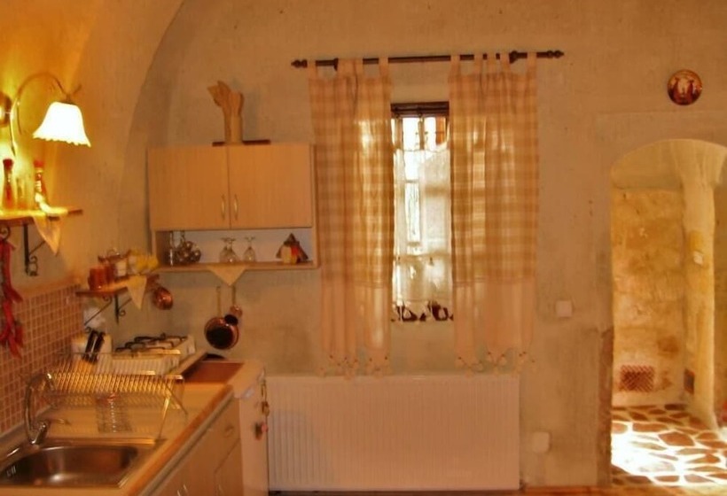 디럭스 룸, Adanos Konuk Evi