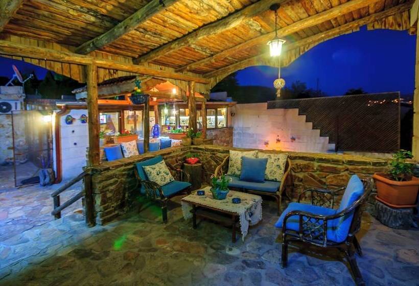 디럭스 스위트, Adanos Konuk Evi