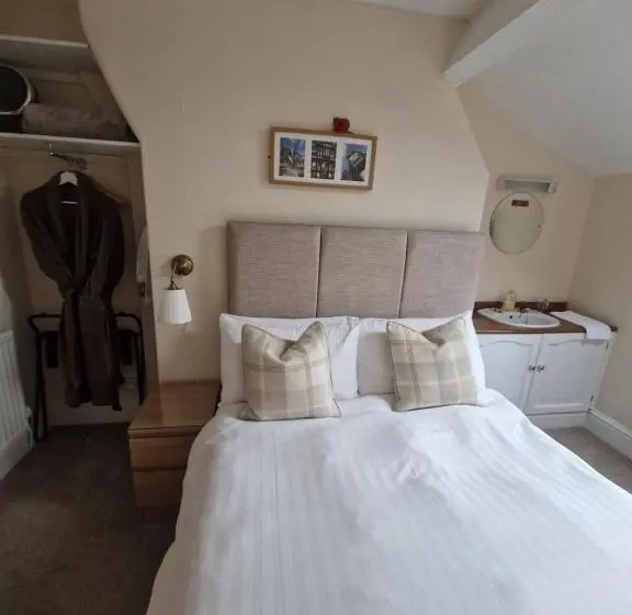 Standard room with outdoor bath, Glen Garth Guest House
