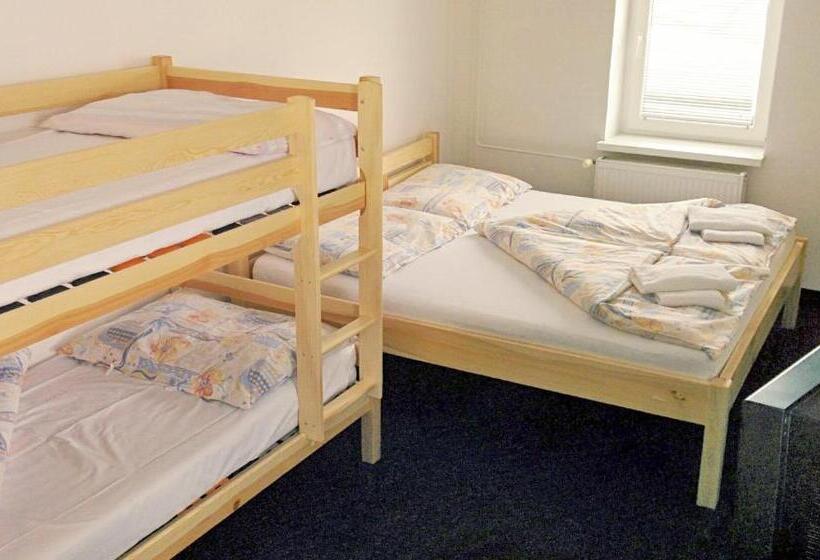 חדר סטנדרט לארבעה, Hostinec U Pejska A Kocicky