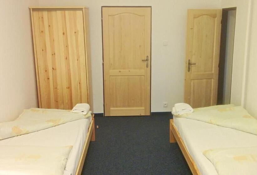 חדר סופריור לארבעה, Hostinec U Pejska A Kocicky