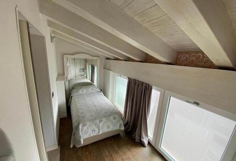 חדר סטנדרט, Le Fate Corbezzole