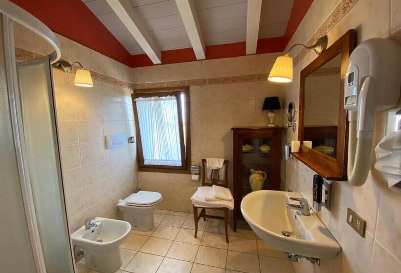 סוויטה עם ג'קוזי, Le Fate Corbezzole