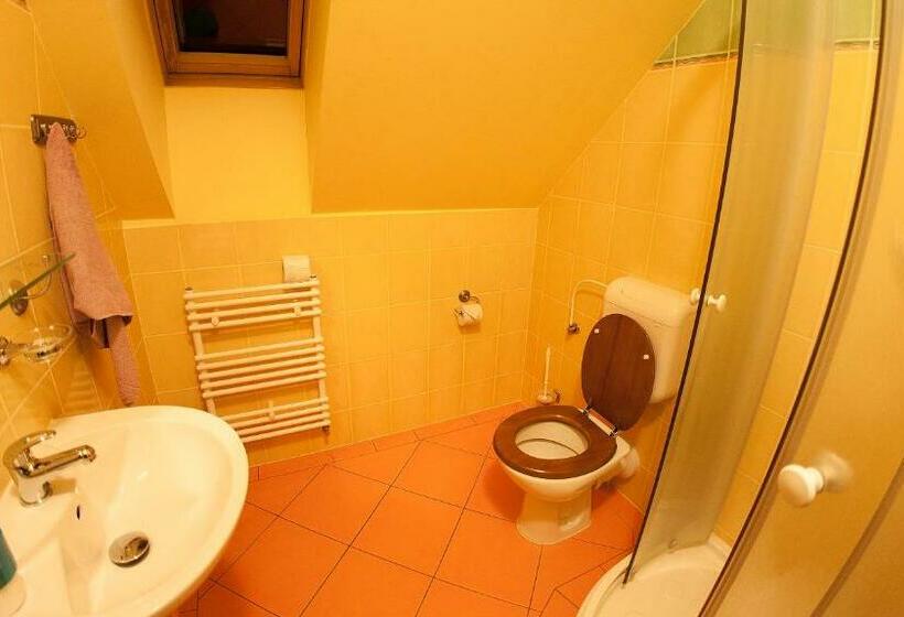 スタンダード４人部屋, Penzion Zatisi