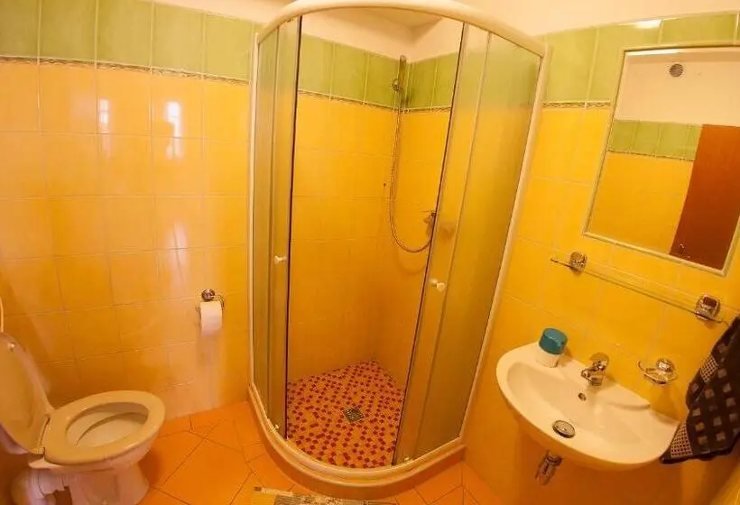 اتاق استاندارد سه نفره, Penzion Zatisi