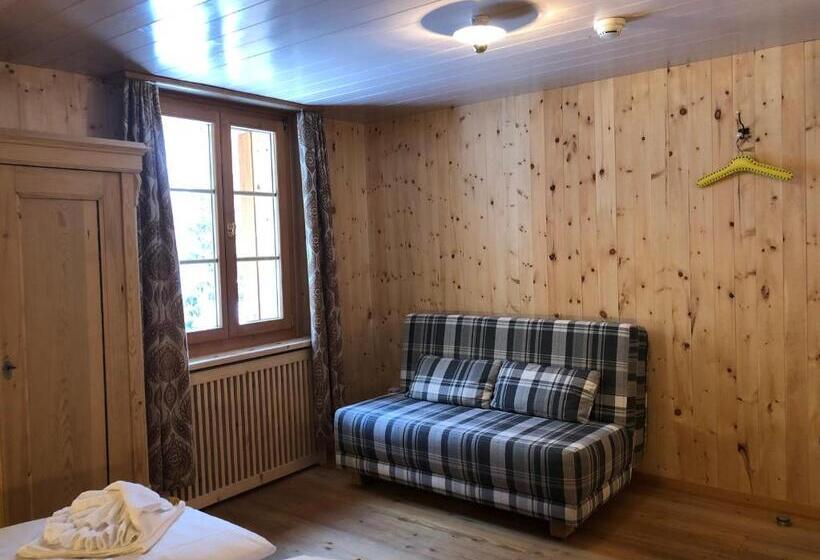 חדר סטנדרט לשלושה עם חדר אמבטיה משוף, Gasthaus Spinas