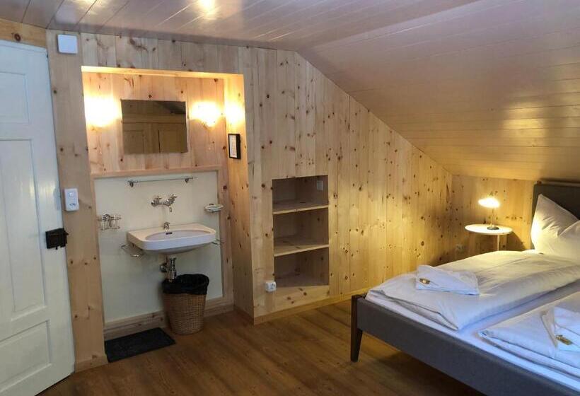 חדר סטנדרט לשלושה עם חדר אמבטיה משוף, Gasthaus Spinas