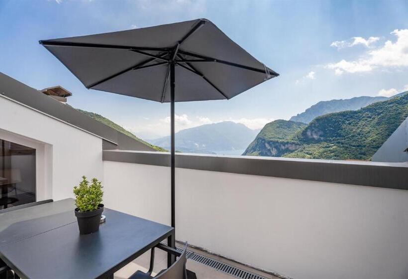 Suite with lake view, Casa Al Sole
