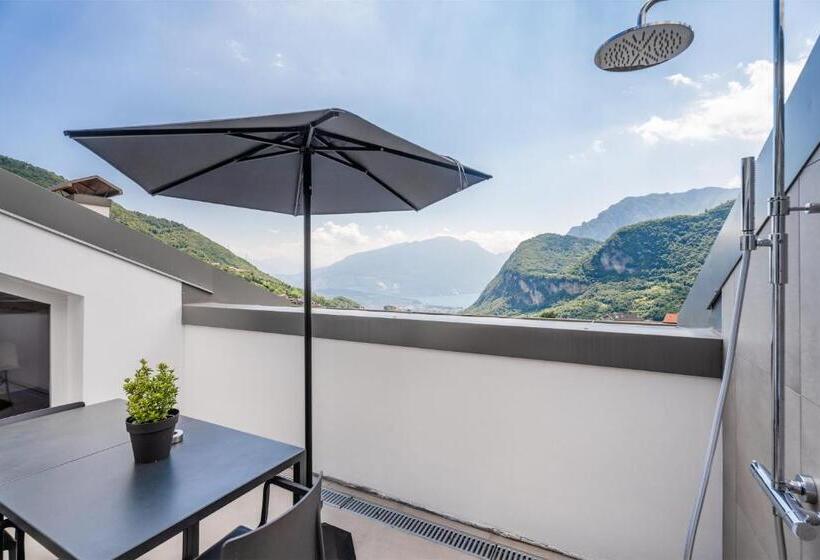 Suite with lake view, Casa Al Sole