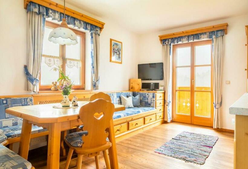 شقة غرفتين, Bio Familienbauernhof Grubsteighof