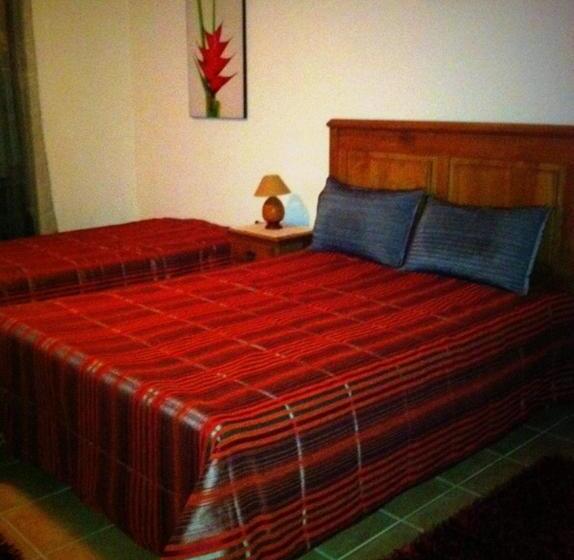 חדר משפחתי, Casa Do Brasao