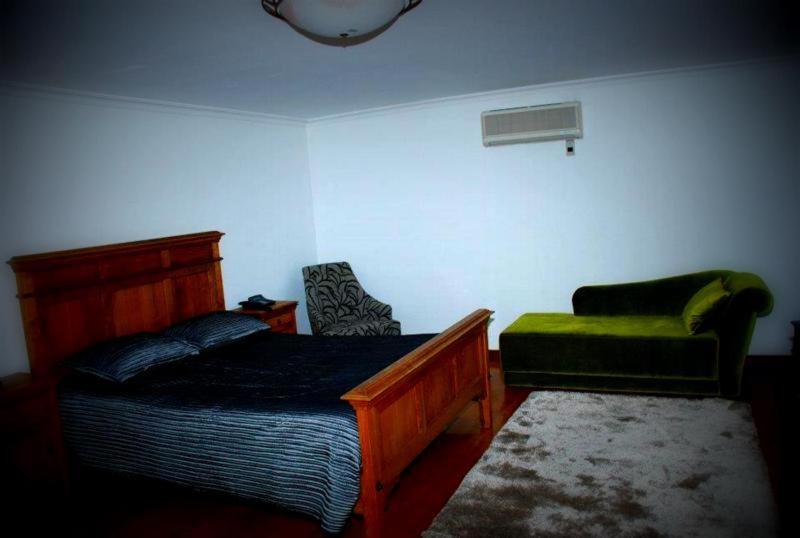 חדר משפחתי, Casa Do Brasao