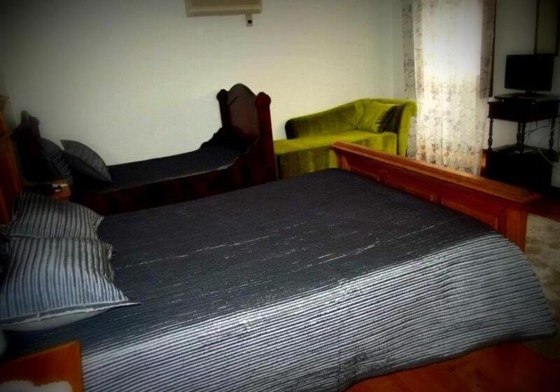 חדר משפחתי, Casa Do Brasao