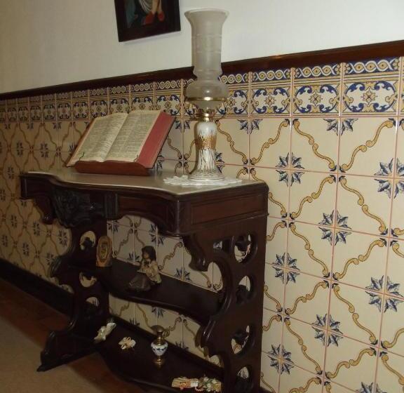 חדר משפחתי, Casa Do Brasao