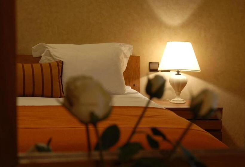 اتاق کلاسیک, Le Palais Des Cerisiers