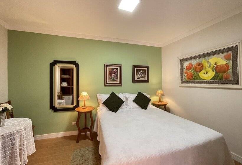 جناح, Pousada Quinta Dos Colibris